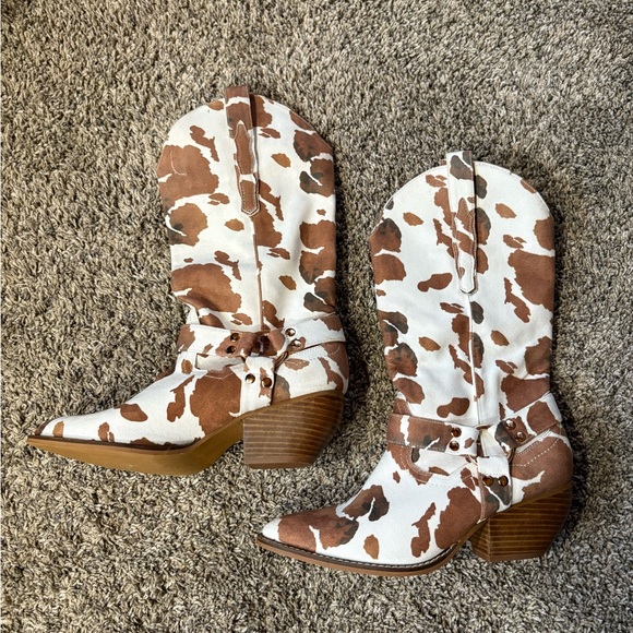 ARiderGirl Evon Women’s Knee-High pointed Toe Pull Up Metal Buckle Boot - Picture 8 of 8